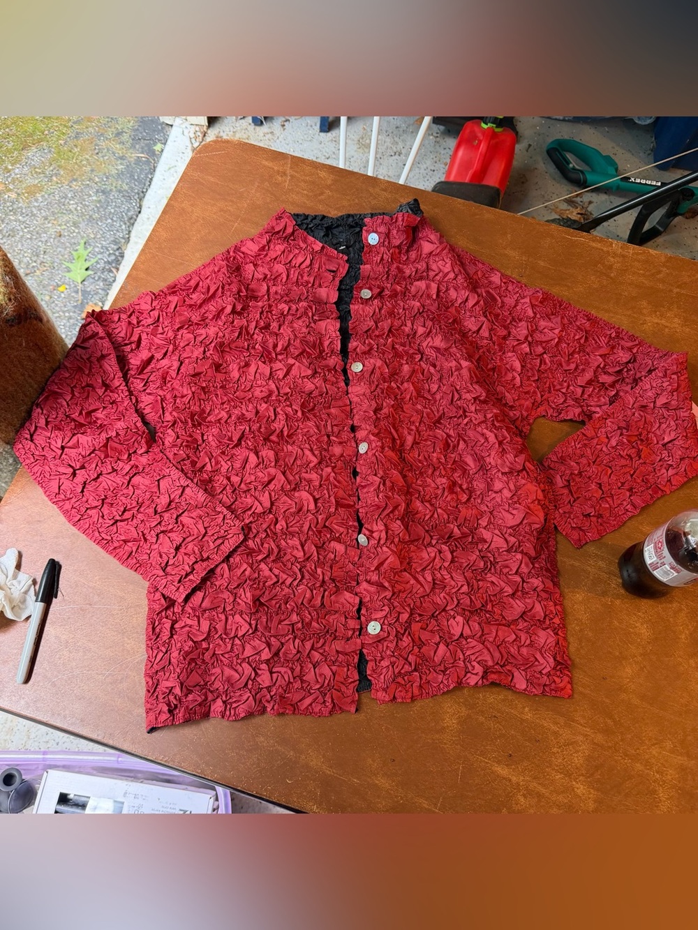 Reversible red and black crinkle blouse